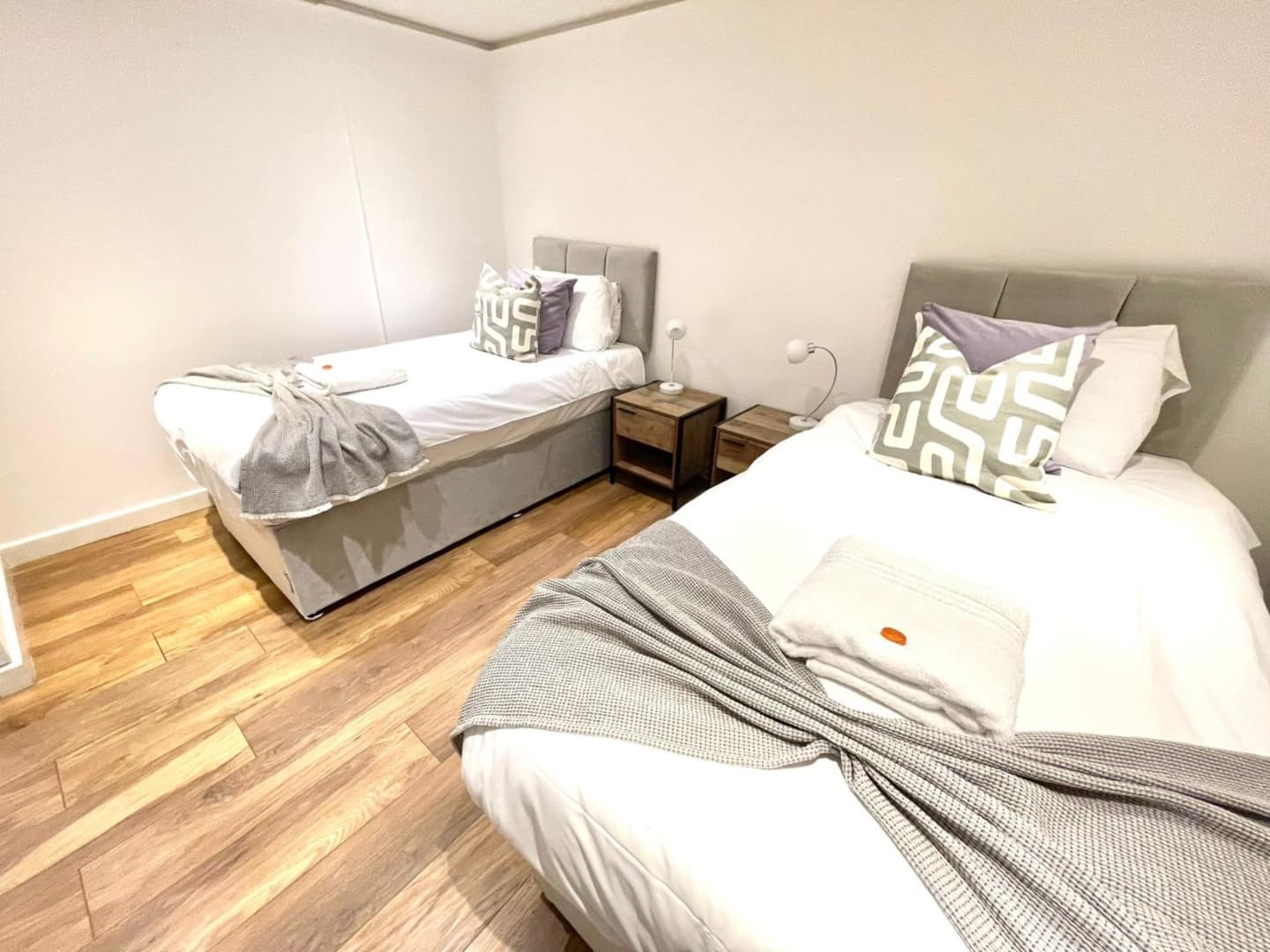 Additional living space and workspace in the Cambridge apartment
