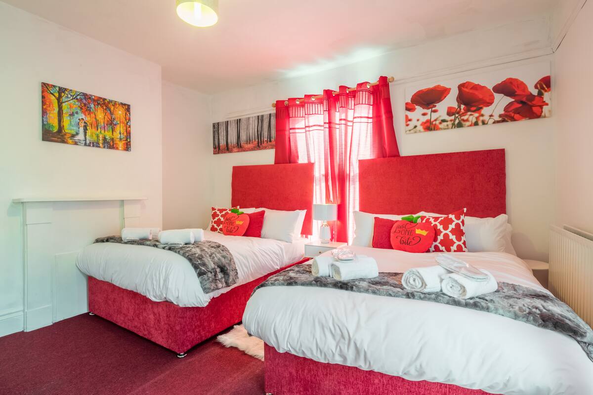 Themed double bedroom in the five-bedroom central Cambridge townhouse