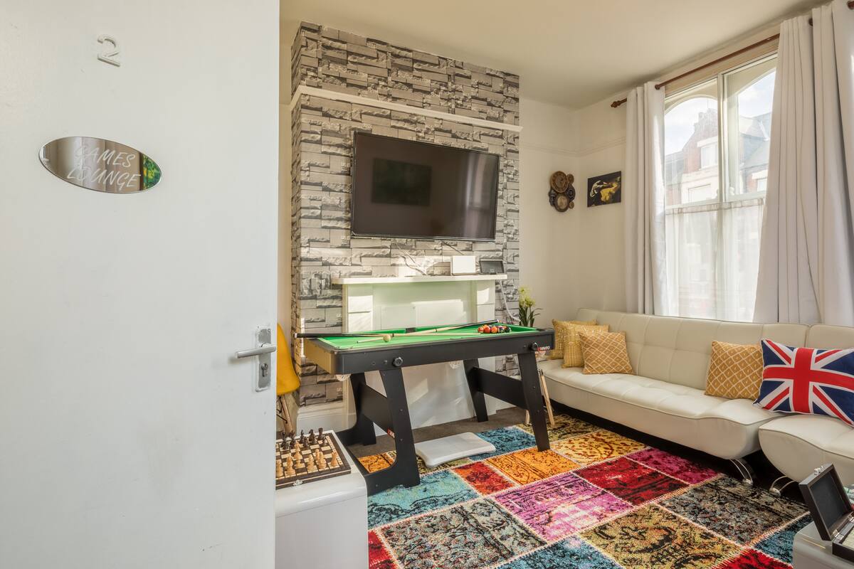 Games lounge with pool table and smart TV in the Cambridge townhouse