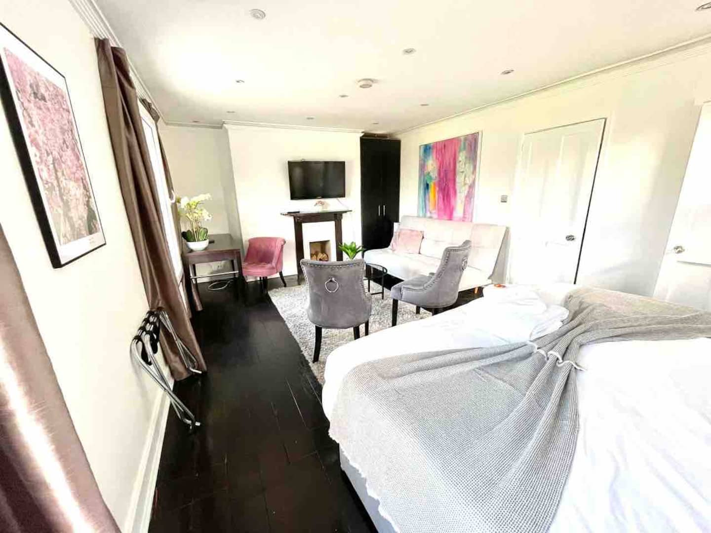 Separate fully equipped kitchen of the central Cambridge apartment